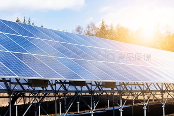 太陽能與風能發(fā)電 雙輪驅動的清潔能源未來